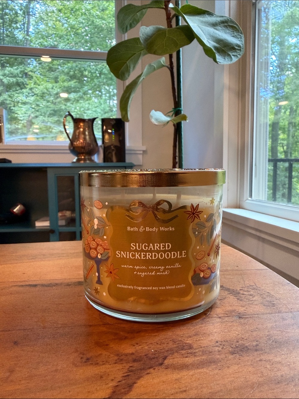 Bath & Body Works Sugared Snickerdoodle Candle - Gold & Cream